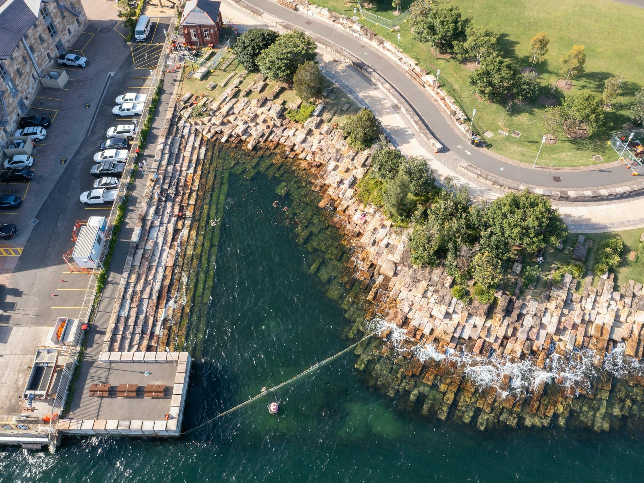 마리나위 코브 (Marrinawi Cove) 주변 사암 바위 지대